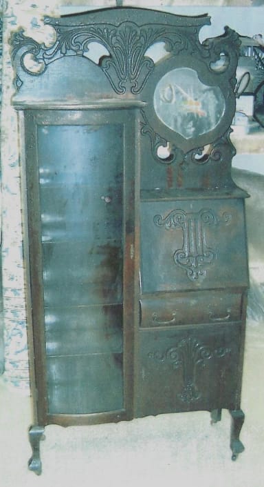 dark brown, worn server